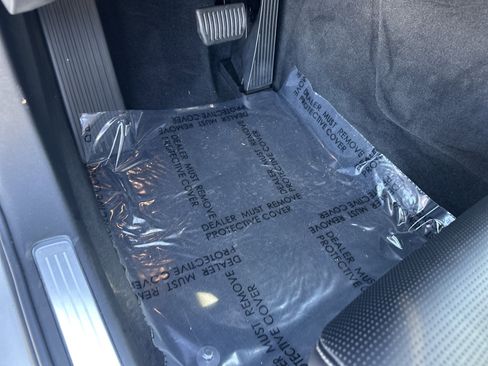 Used 2023 Volvo S90 B6 Ultimate image 17