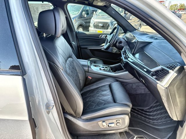 Used 2025 BMW X5 M60i AWD/4WD image 25