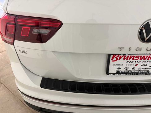 Certified 2023 Volkswagen Tiguan SE R-Line AWD/4WD image 17