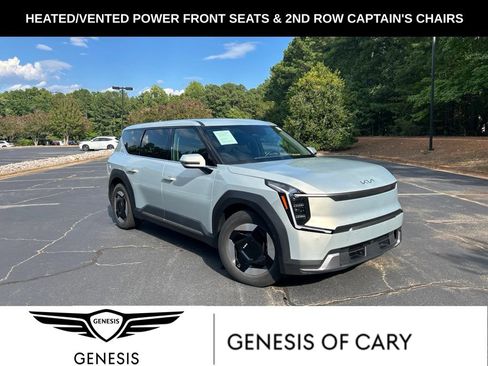 Used 2024 Kia EV9 Light Long Range RWD image 1
