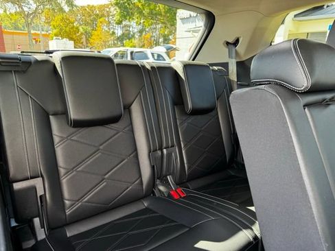 Used 2024 Volkswagen Atlas SE FWD image 19