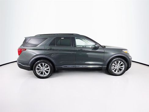 Used 2022 Ford Explorer XLT w/ Equipment Group 202A image 8
