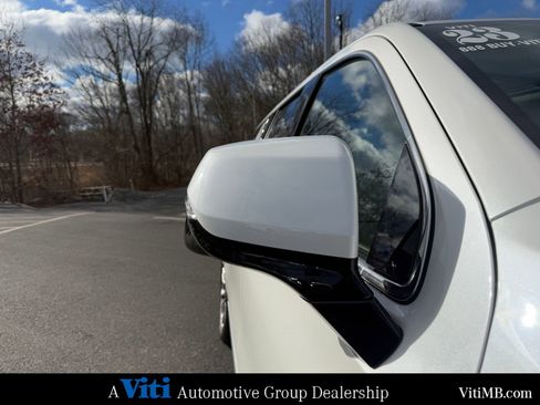 Used 2023 GMC Yukon XL Denali w/ Denali Reserve Package image 10