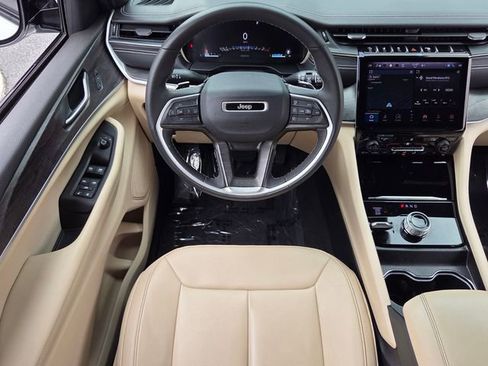 Used 2023 Jeep Grand Cherokee L Limited AWD/4WD image 14