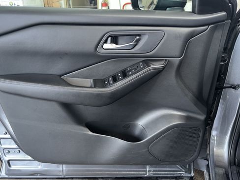 Used 2024 Nissan Rogue SV AWD/4WD image 29