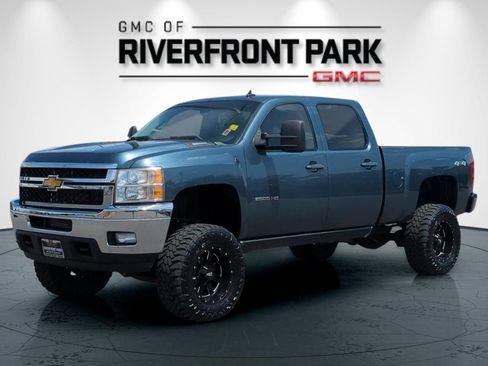 Used 2011 Chevrolet Silverado 2500 LTZ w/ LTZ Plus Package AWD/4WD image 7