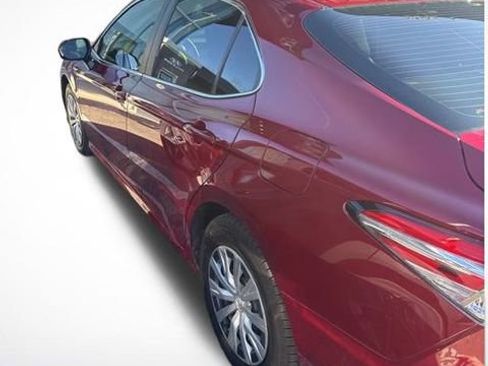 Used 2020 Toyota Camry LE image 11