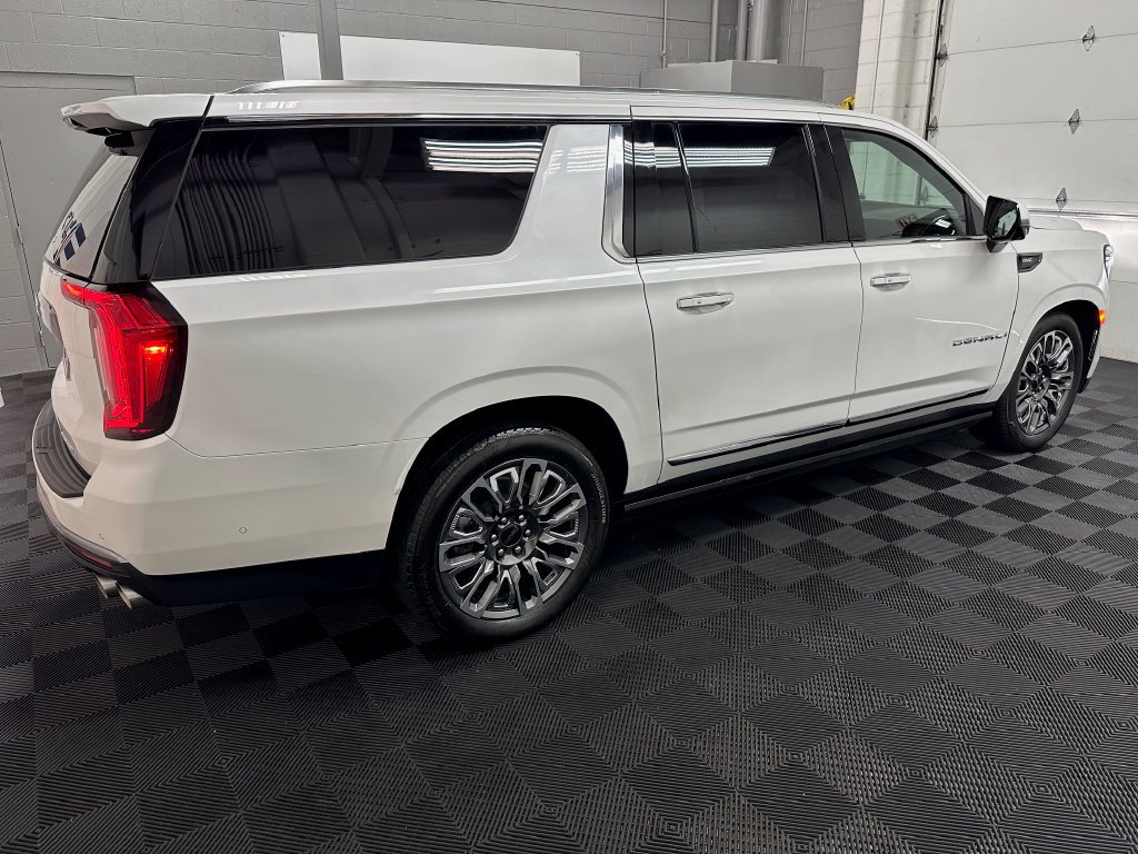 Used 2024 GMC Yukon XL Denali Ultimate AWD/4WD image 10