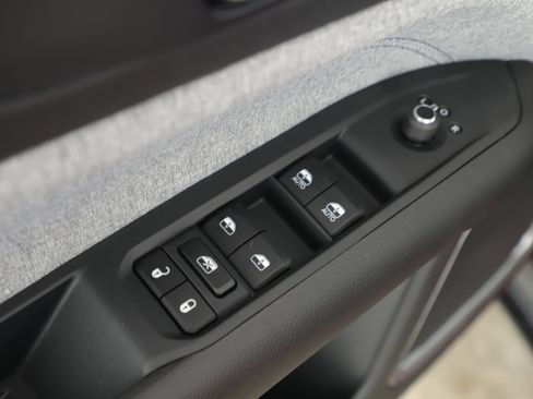 New 2026 Jeep Compass Latitude image 9