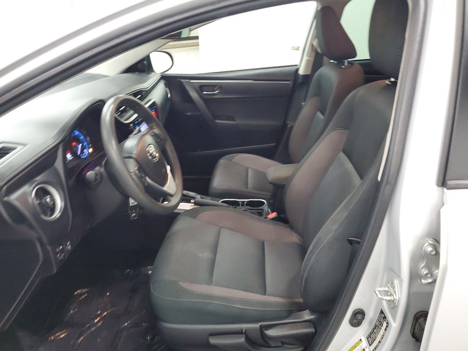 Used 2019 Toyota Corolla LE FWD image 20