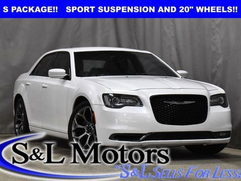 Used 2015 Chrysler 300 S image 1