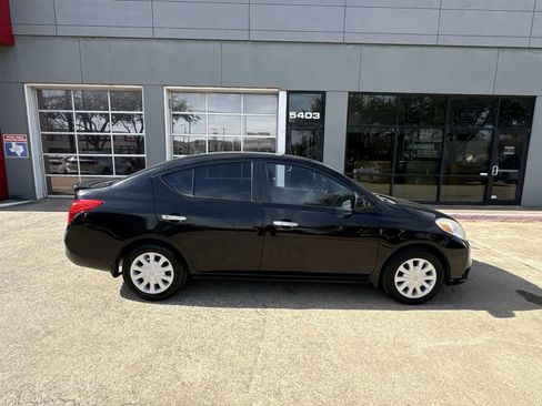 Used 2013 Nissan Versa SV image 15