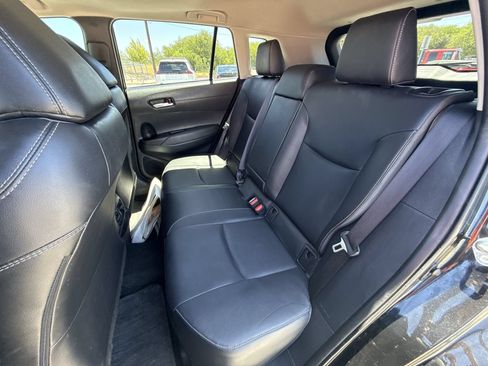 Certified 2022 Toyota Corolla Cross XLE w/ Convenience Package FWD image 25