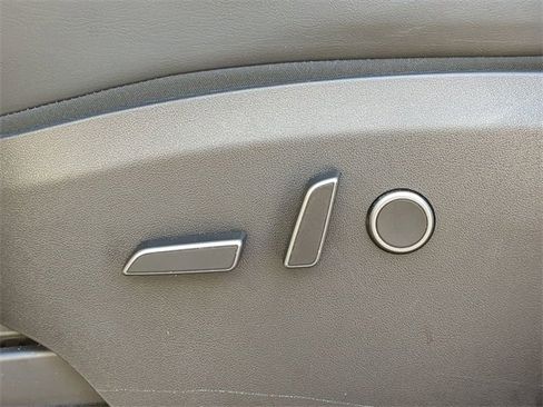 Used 2022 Tesla Model Y Long Range image 21