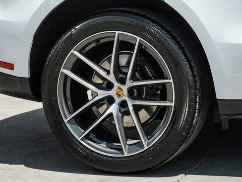Used 2024 Porsche Macan AWD/4WD image 52