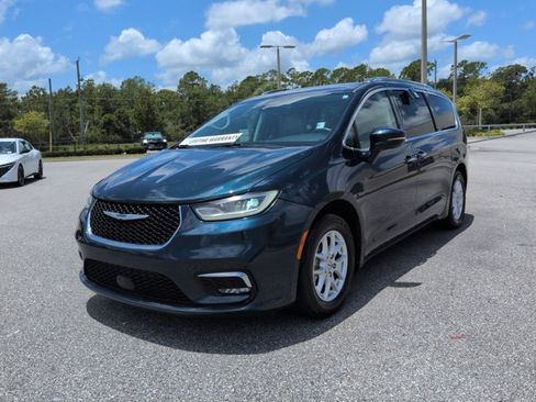 Used 2021 Chrysler Pacifica Touring-L FWD image 9