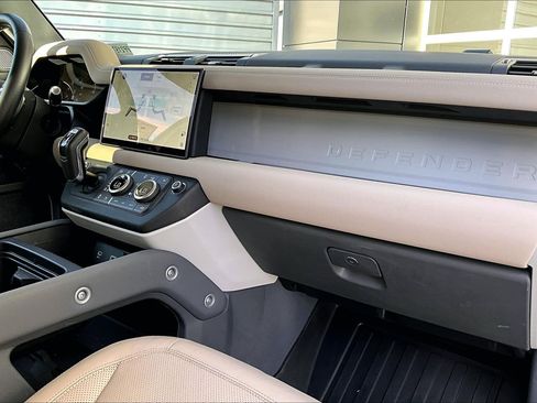 Used 2023 Land Rover Defender 130 SE image 16