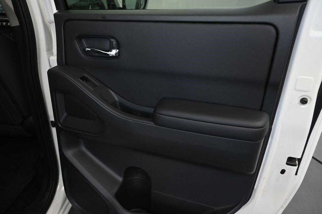 Used 2025 Nissan Frontier SV RWD image 11
