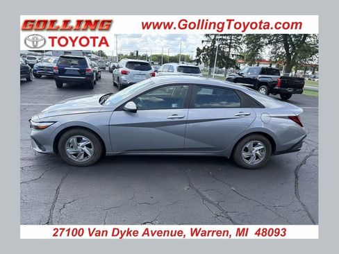 Used 2025 Hyundai Elantra SE w/ Cargo Package FWD image 1