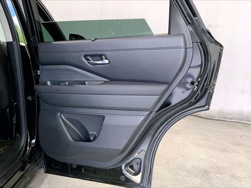 Used 2025 Nissan Pathfinder SL FWD image 23