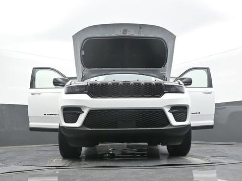 New 2025 Jeep Grand Cherokee Altitude AWD/4WD image 66