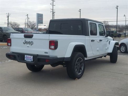 Certified 2023 Jeep Gladiator Overland image 3