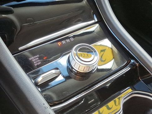 Used 2023 Jeep Grand Cherokee Limited w/ Black Appearance Package image 16