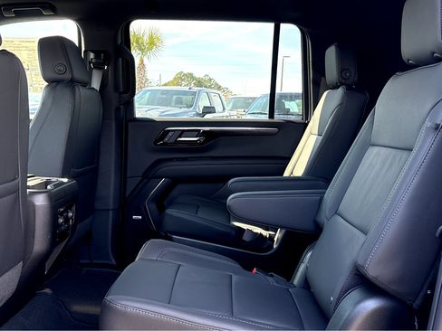 New 2026 Chevrolet Suburban Z71 w/ Comfort Package image 25