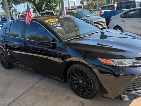 Used 2018 Toyota Camry LE FWD image 3