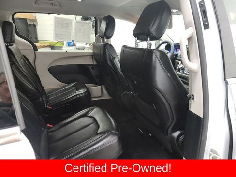 Used 2024 Chrysler Pacifica Touring-L image 28
