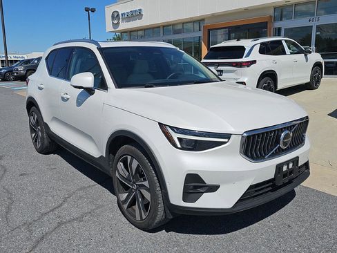 Used 2025 Volvo XC40 B5 Ultra w/ Climate Package AWD/4WD image 1