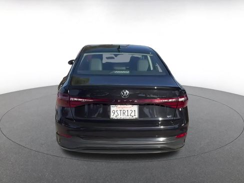Used 2025 Volkswagen Jetta SE image 12