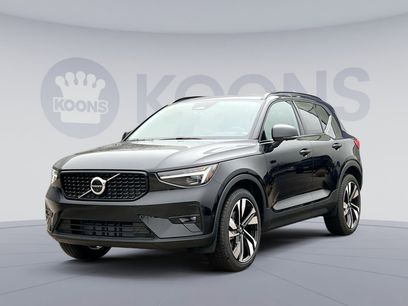 New 2025 Volvo XC40 B5 Ultra w/ Protection Package Premier