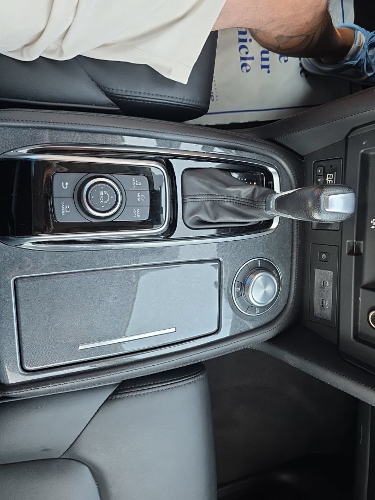Used 2024 Nissan Armada SV AWD/4WD image 26