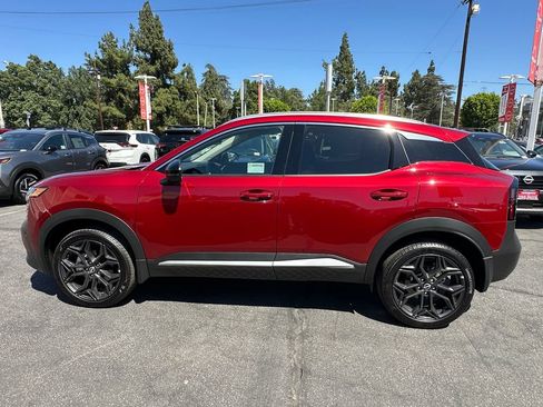 New 2026 Nissan Kicks SR w/ SR Premium Package FWD image 3