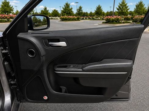 Used 2018 Dodge Charger R/T Scat Pack RWD image 23