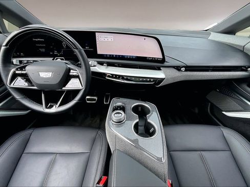 Used 2025 Cadillac Optiq Luxury 1 image 15