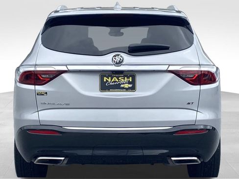Used 2022 Buick Enclave Essence w/ Sport Touring Edition image 4