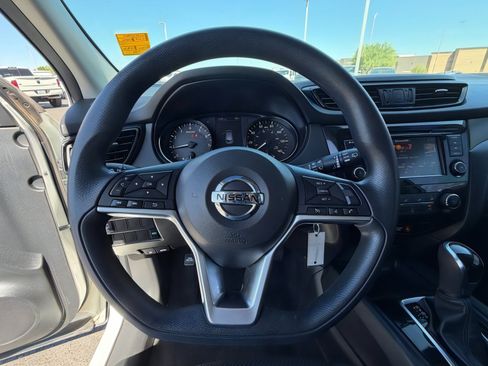 Used 2019 Nissan Rogue Sport S image 18