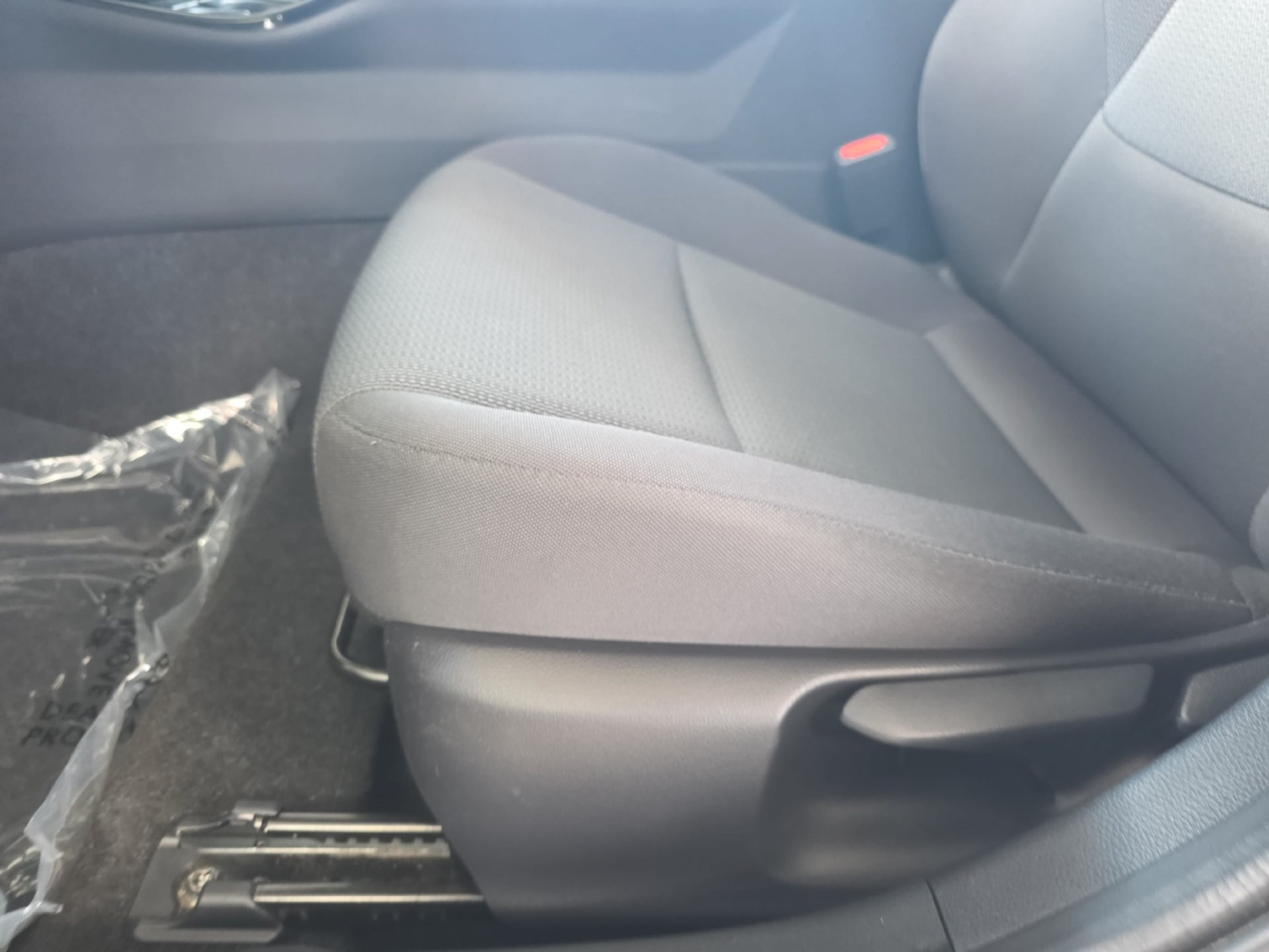 Used 2025 Toyota Prius LE FWD image 27