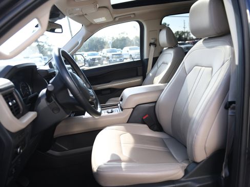 Used 2024 Ford Expedition Limited image 13