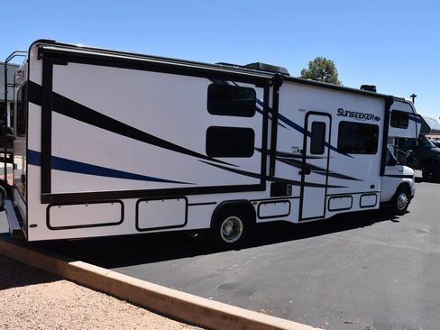 Used 2022 Ford E-450 and Econoline 450 Super Duty w/ Motorhome Prep Package RWD image 4