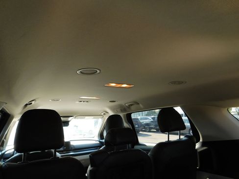 Used 2024 Kia Carnival LX FWD image 8
