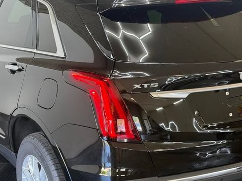 Used 2025 Cadillac XT5 Luxury w/ LPO, Floor Liner Package FWD image 9