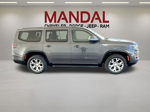 Used 2022 Jeep Wagoneer Series II AWD/4WD image 6