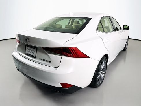 Used 2019 Lexus IS 300 AWD image 9