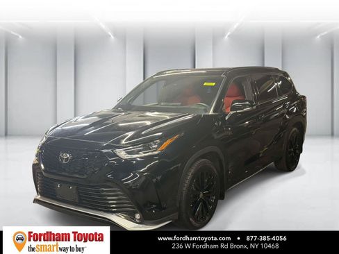 Used 2023 Toyota Highlander XSE AWD/4WD image 4