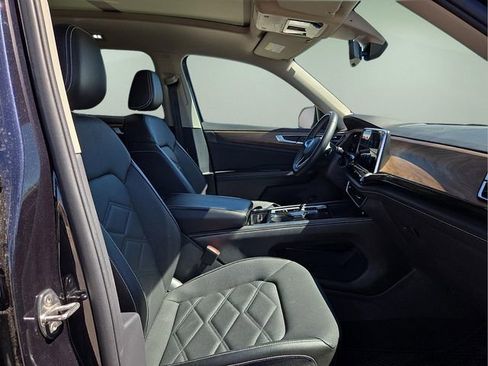 Used 2024 Volkswagen Atlas SE w/ Panoramic Sunroof Package image 12