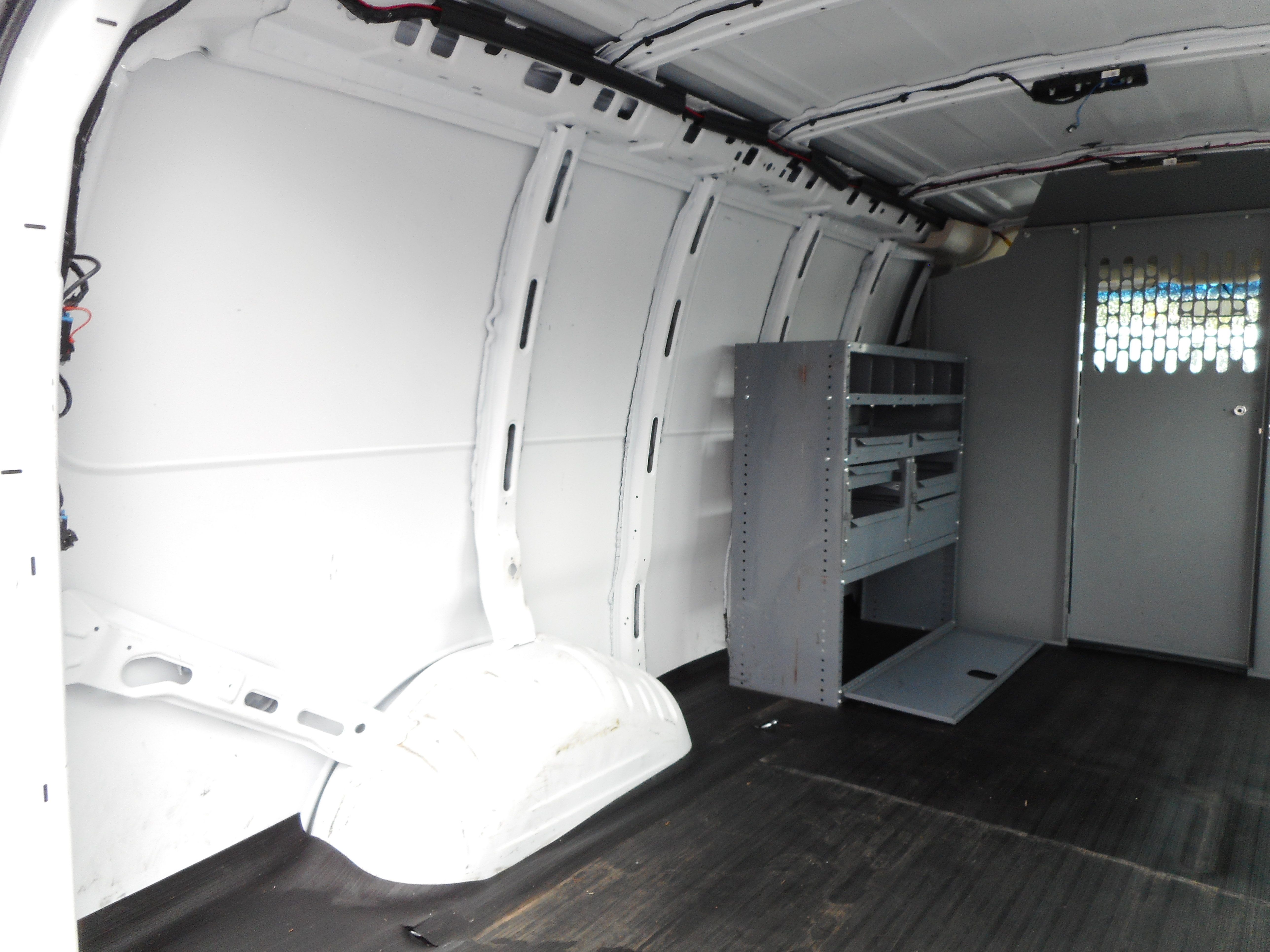 Used 2016 Chevrolet Express 2500 RWD image 17