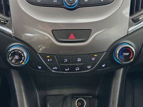 Used 2018 Chevrolet Cruze LT w/ Convenience Package image 22